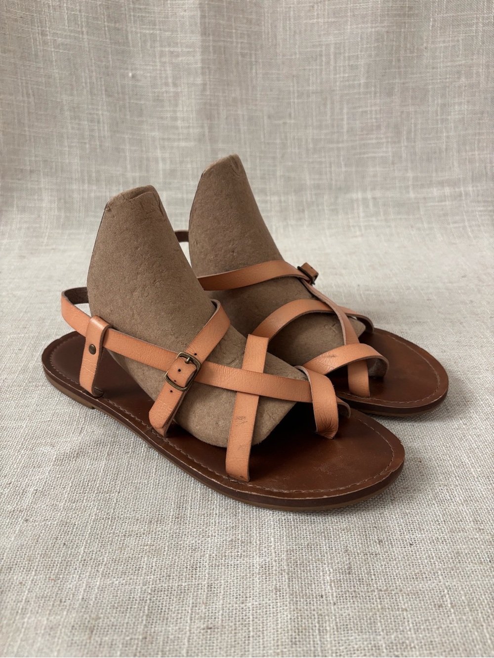 🪴$5/25🪴Mossimo Lavinia Tan Leather Strappy Flat Gladiator Sandals 8.5